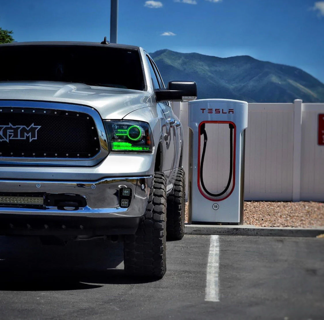 2009-2018 Dodge Ram 1500 HD RGBW Flow Series LED Halo DRL Headlights - Image 5