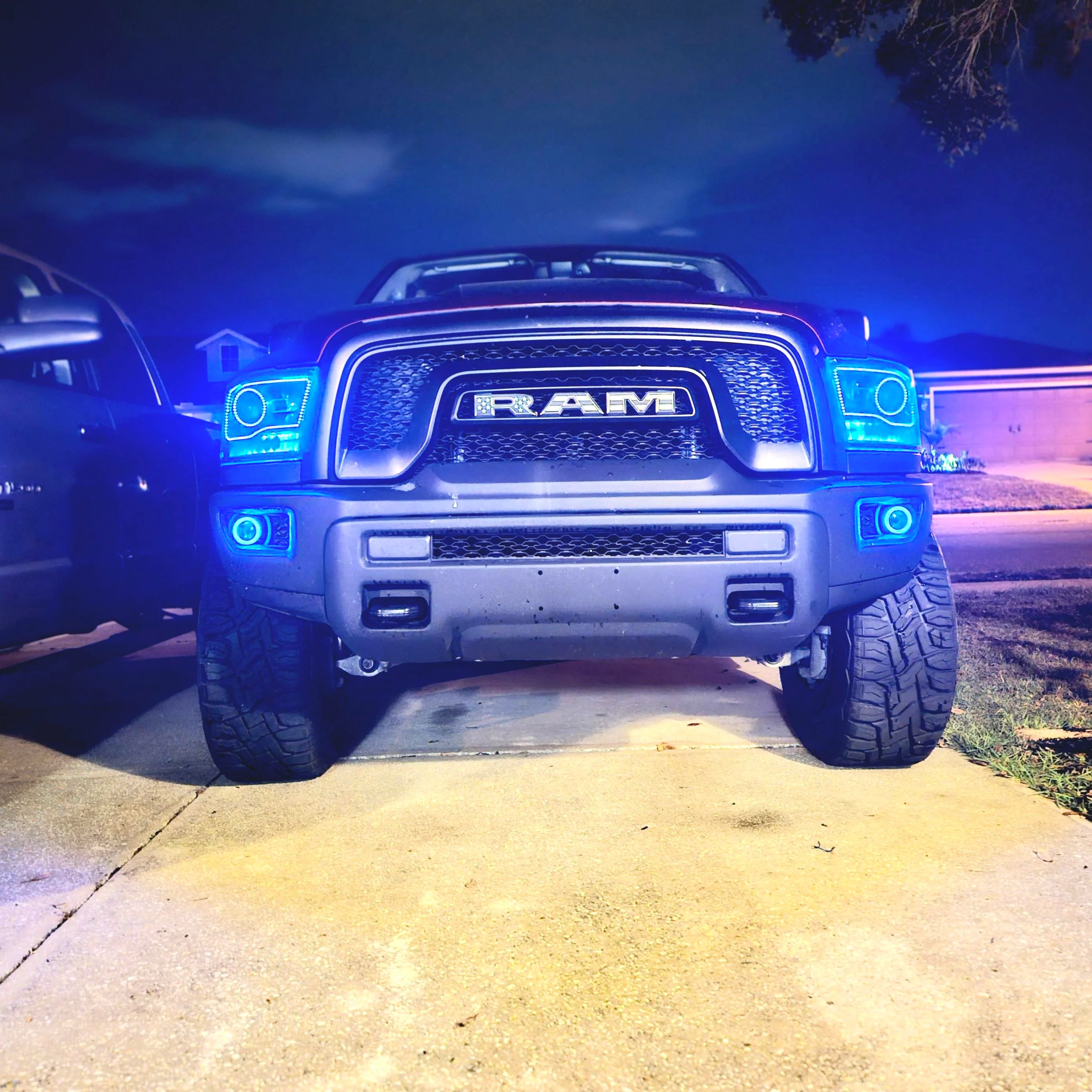 2013-2018 Dodge Ram 1500 2500 RGBW Flow Series LED Halo Kit (Outline) - Image 12