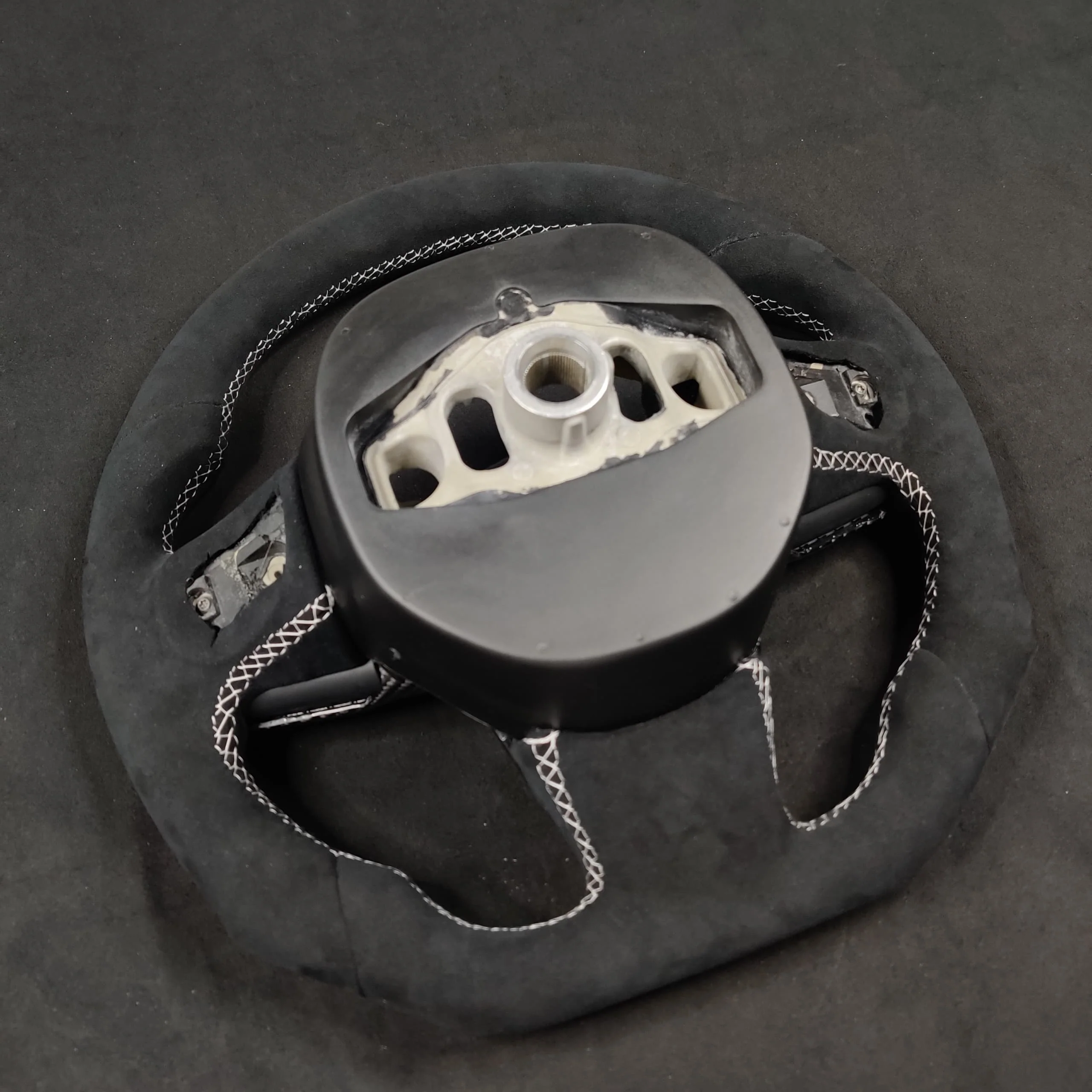 2015-2023 Chrysler 300 Custom Carbon Fiber Steering Wheel - Image 9