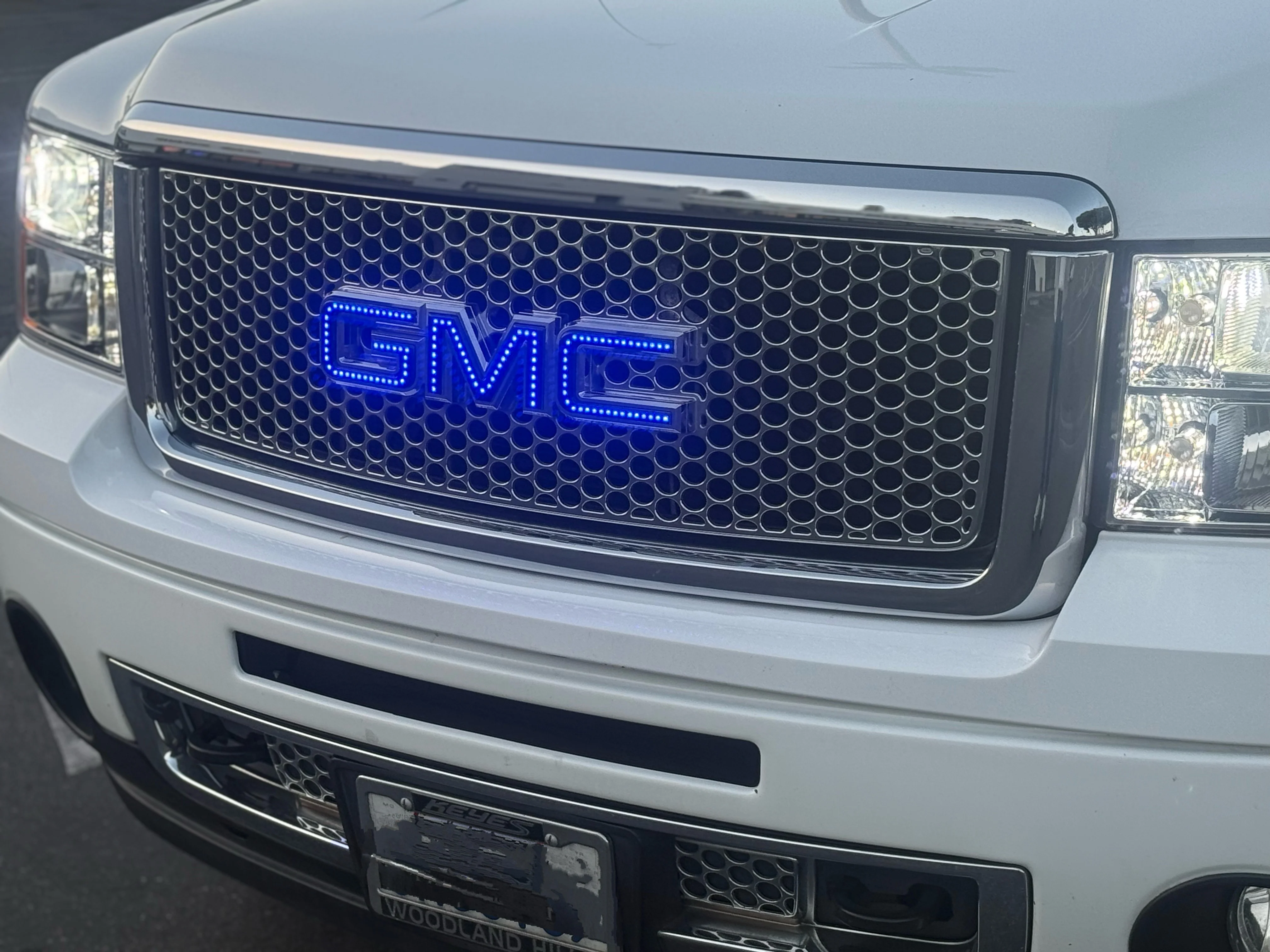 2007-2026+ GMC Sierra Yukon Canyon Illuminated RGBW LED Badge Emblem Logo - Image 3