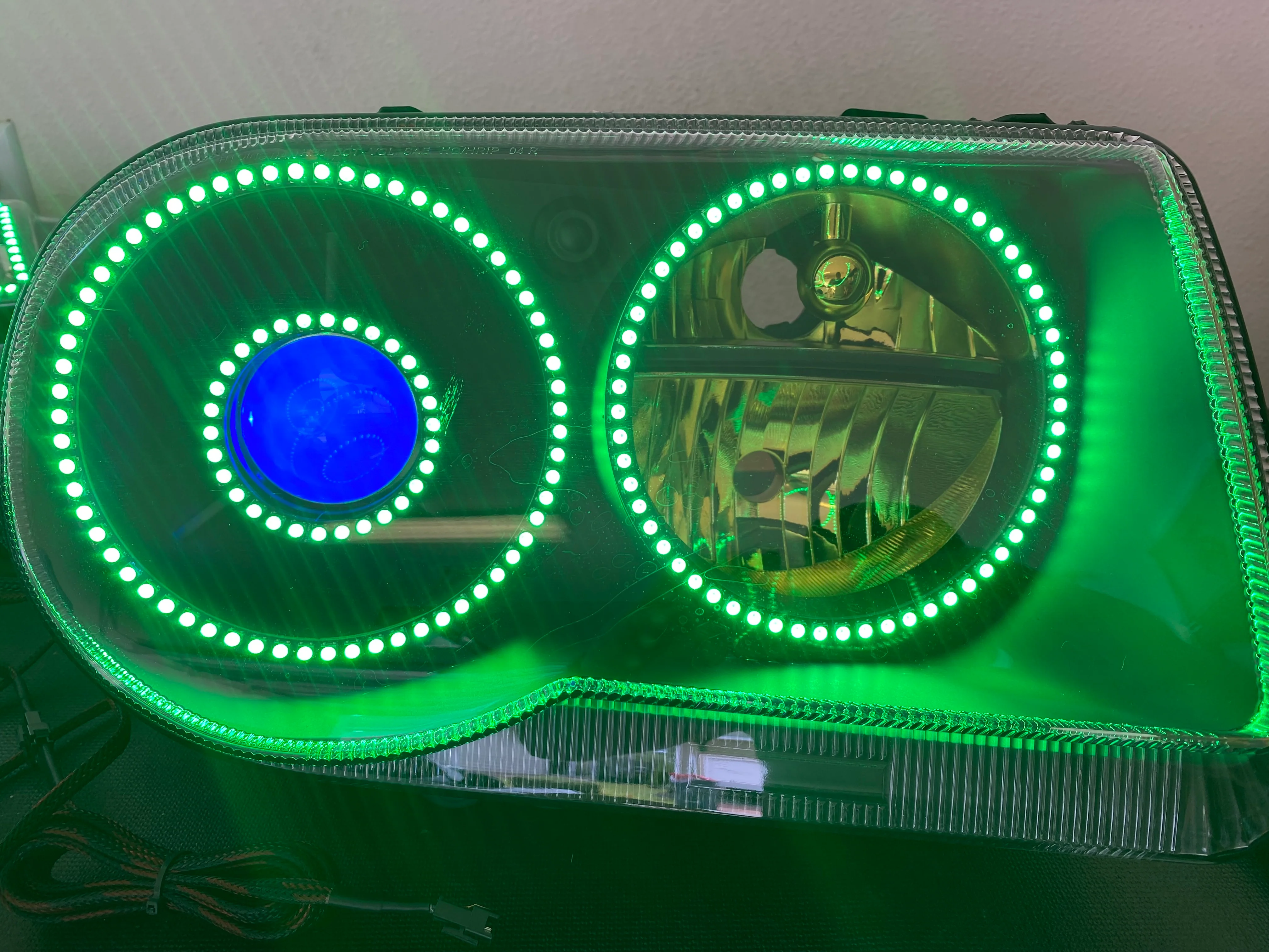 2005-2010 Chrysler 300C/SRT RGBW Flow Series Halo Headlights - Image 18