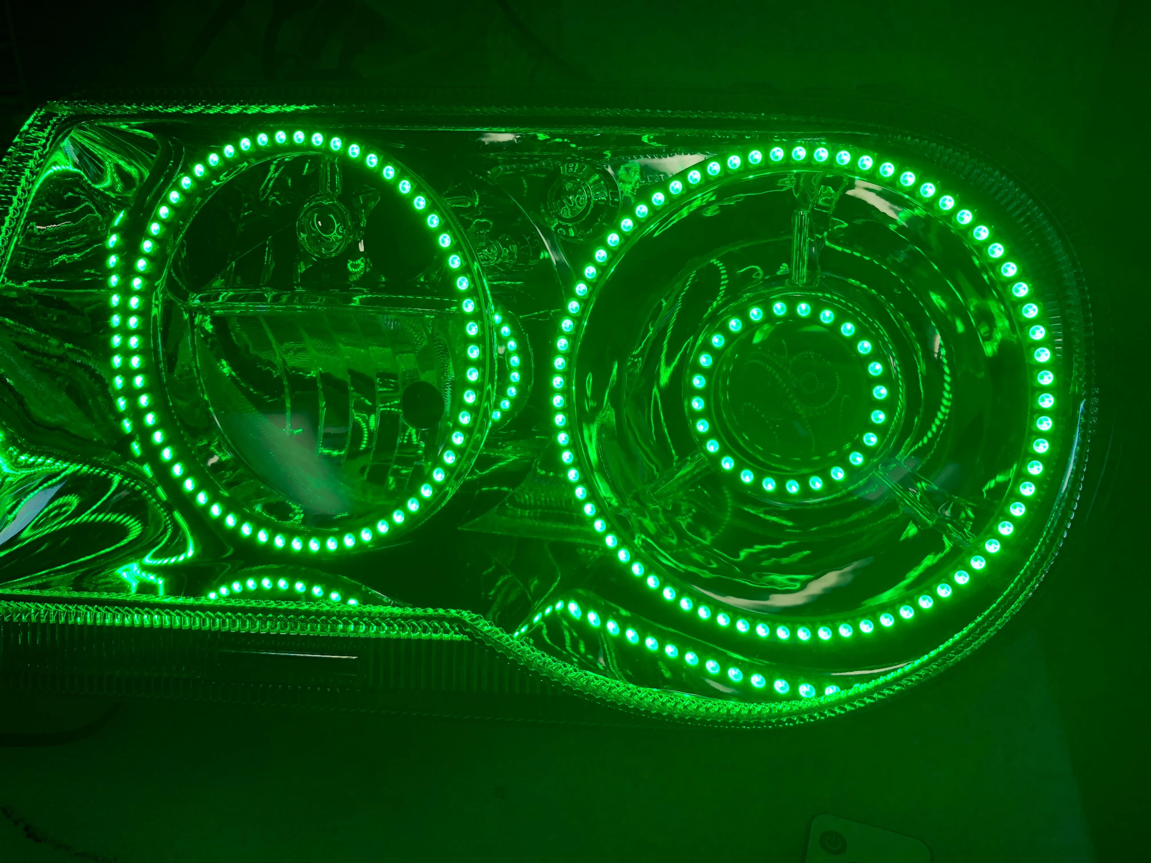 2005-2010 Chrysler 300C/SRT RGBW Flow Series Halo Headlights - Image 23