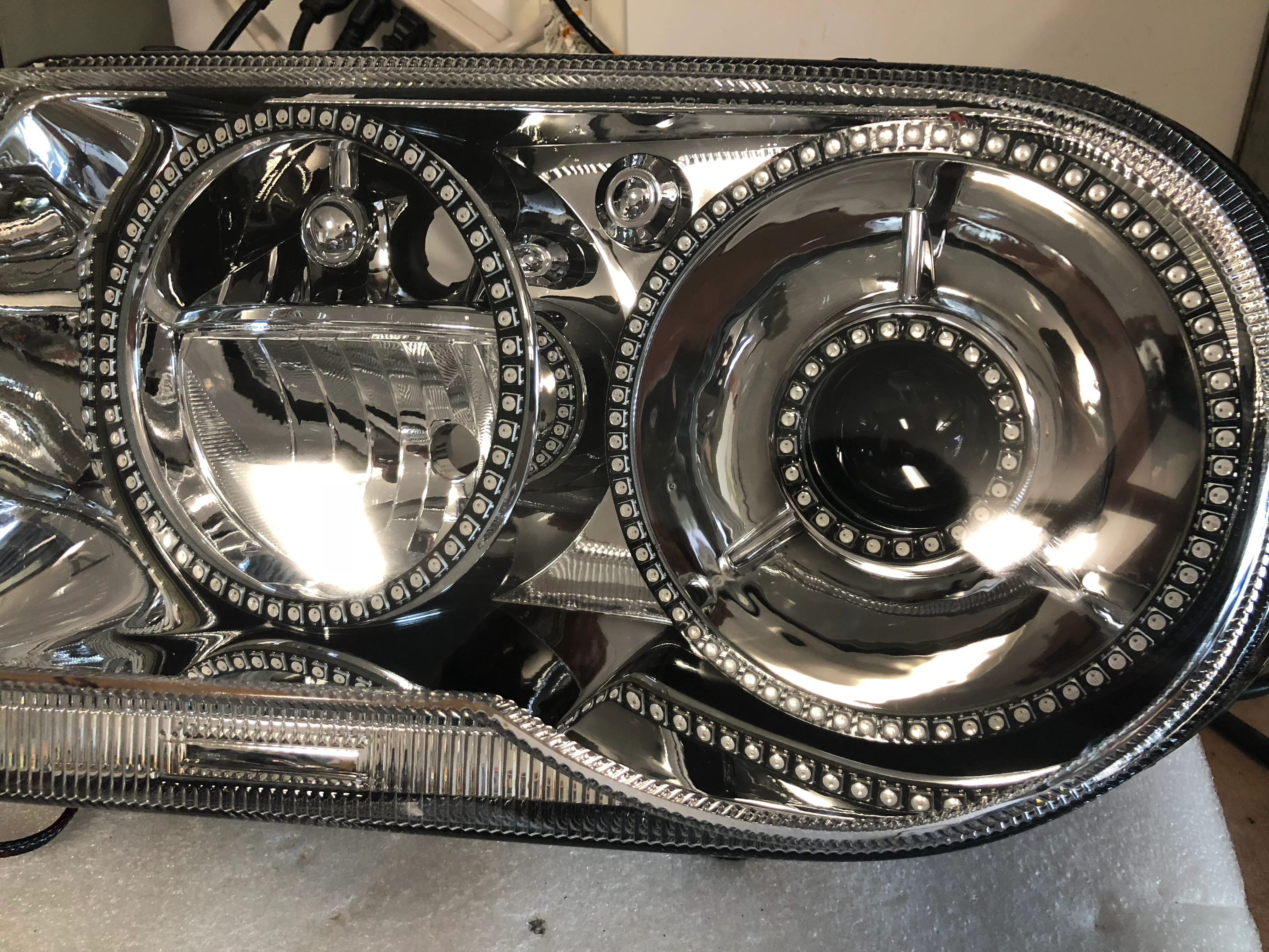 2005-2010 Chrysler 300C/SRT RGBW Flow Series Halo Headlights - Image 25